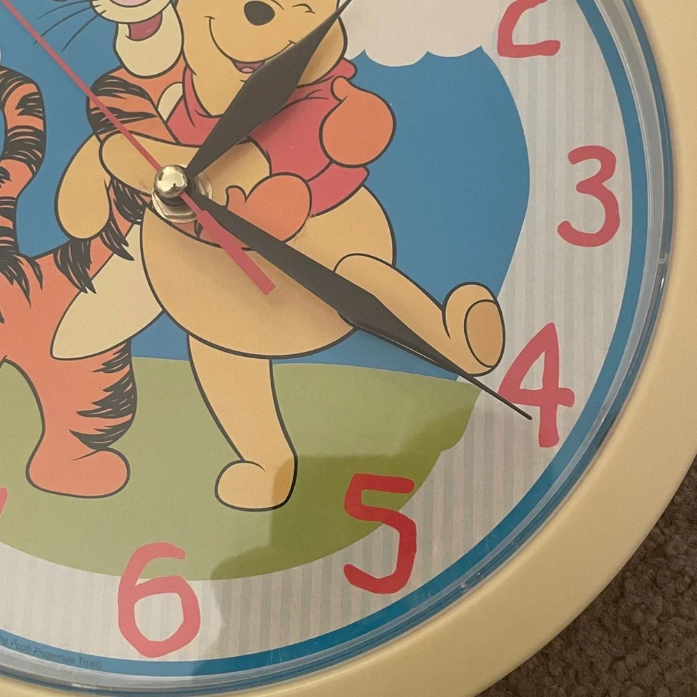 Vintage Disney Pooh & Tigger Battery Operated Wall Clock